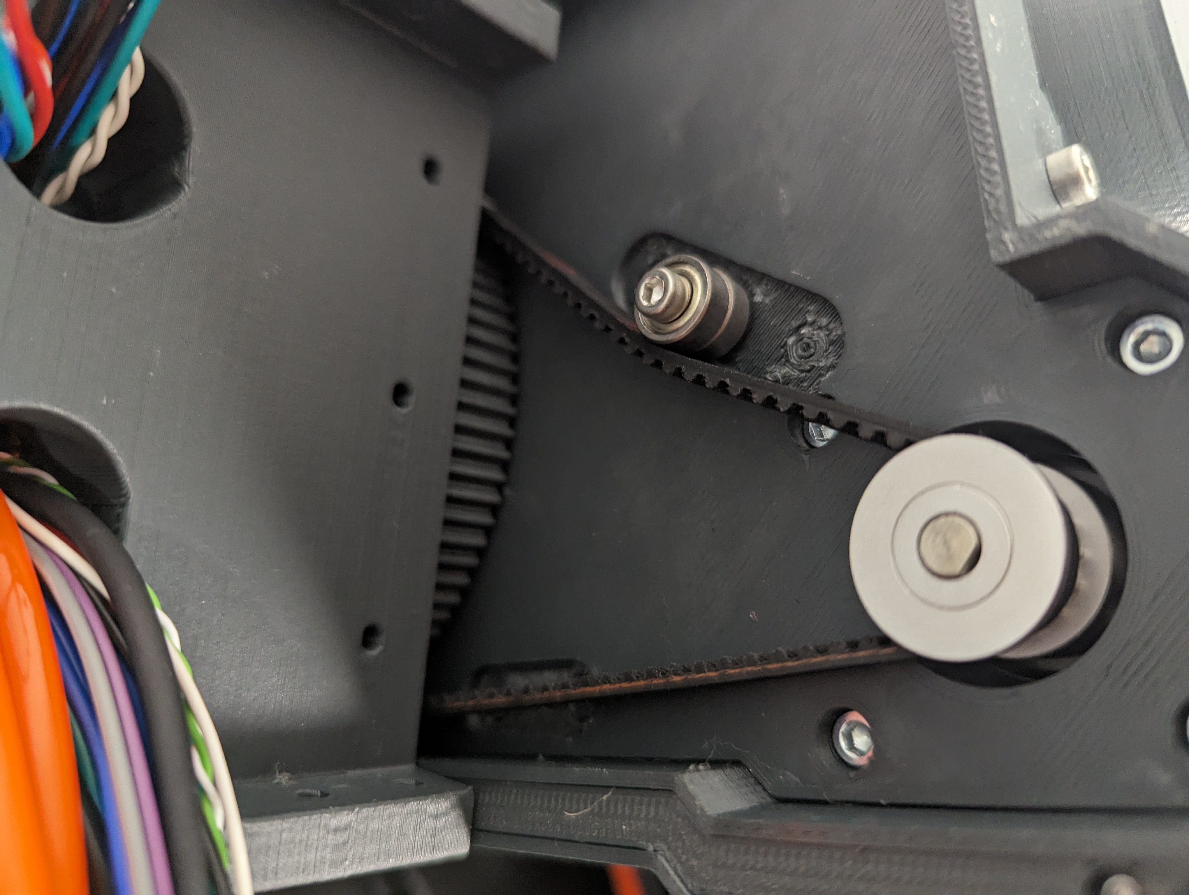 Joint 1 belt location and tensioning
